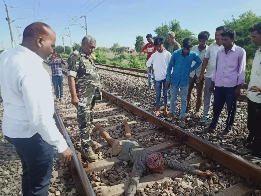 The elderly man was rescued after villagers alerted the police. (Photo:India Today)